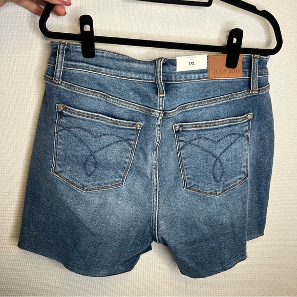 Judy Blue | NEW Blue Jean Shorts with Frayed Hem 1XL - Picture 3 of 7